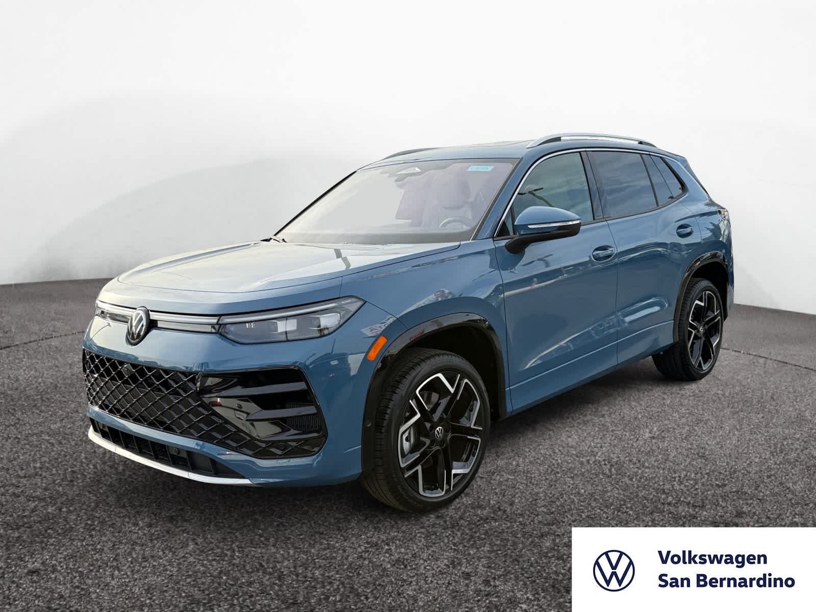 2026 Volkswagen Tiguan SEL R-LINE TURBO's photo