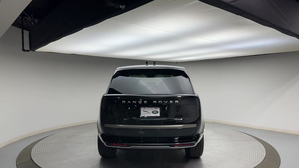 2024 Land Rover Range Rover SE photo 4