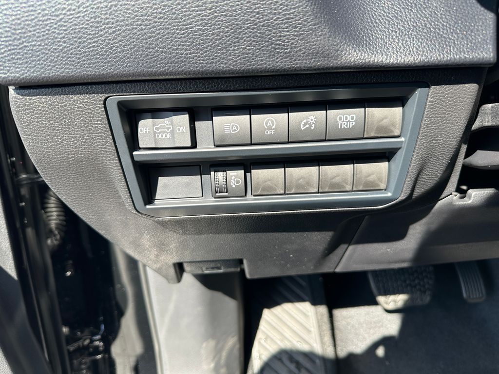 2026 Toyota Tundra SR5 CrewMax photo 21