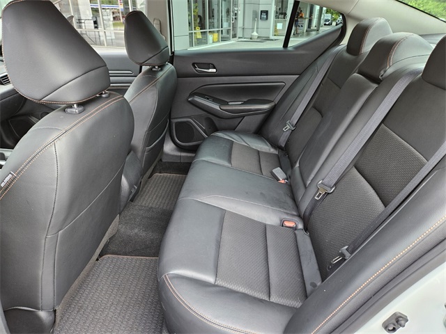 2022 Nissan Altima 2.5 SR photo 9