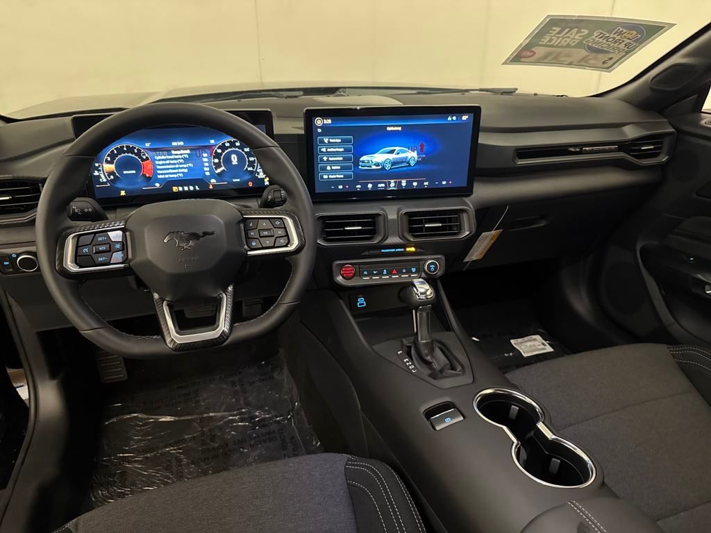 2025 Ford Mustang EcoBoost Premium photo 4