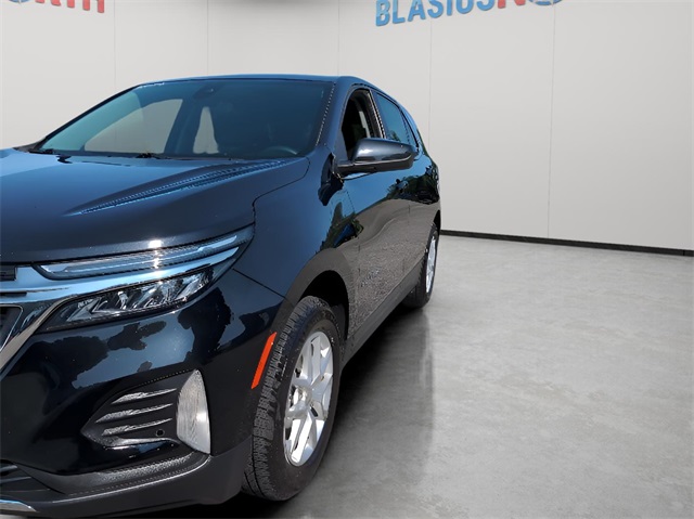 2023 Chevrolet Equinox LT photo 2