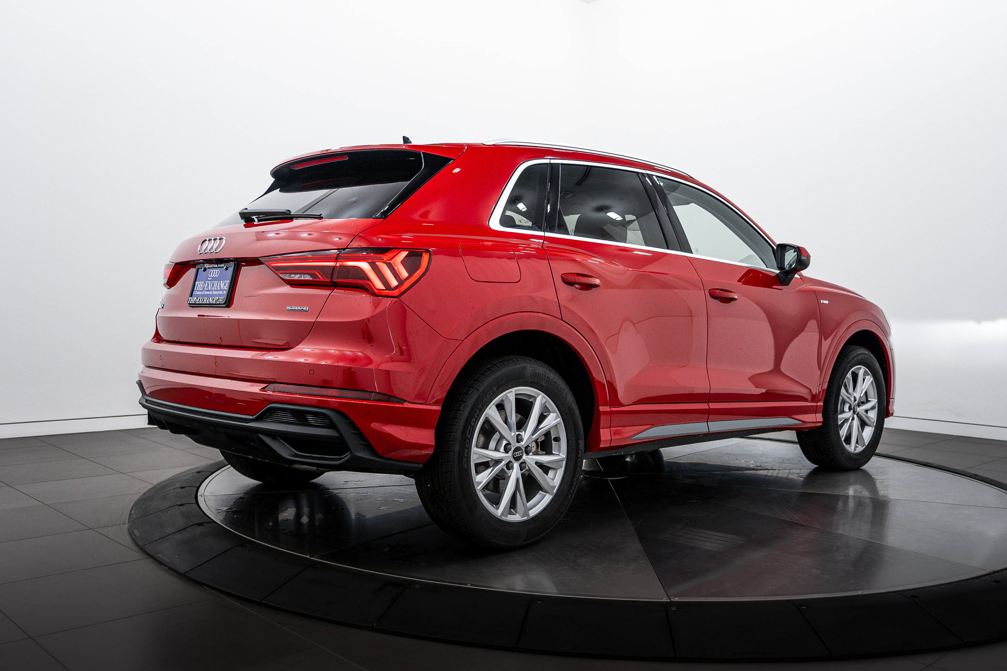 2025 Audi Q3 S line Premium Plus photo 3