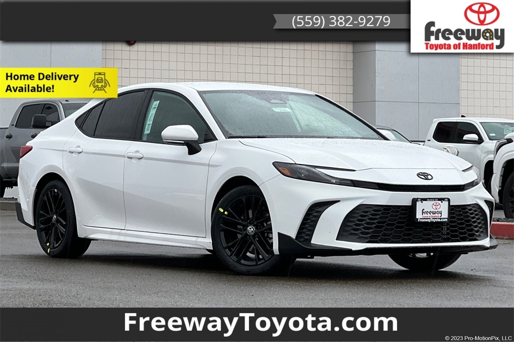 2026 Toyota Camry SE's photo