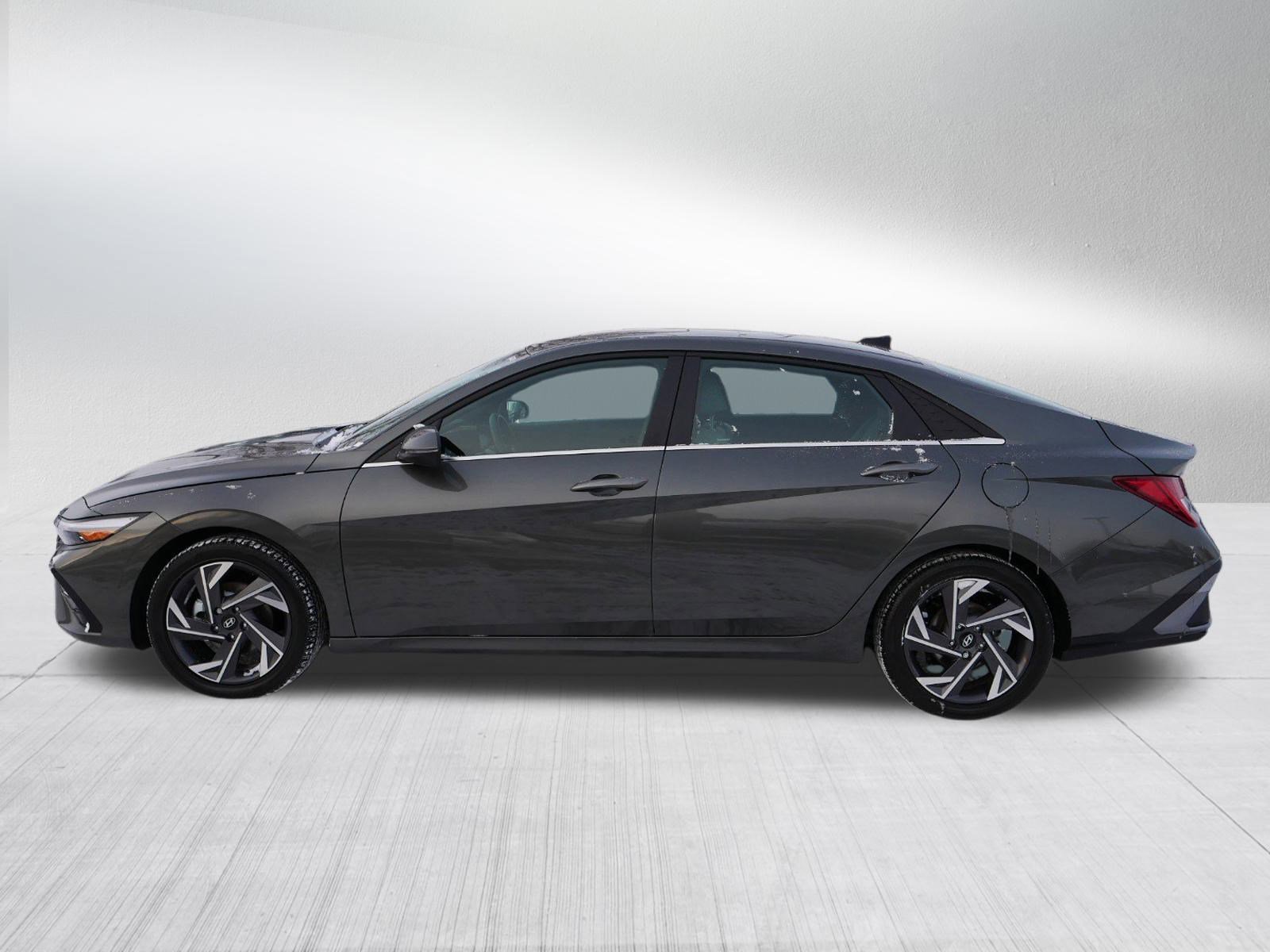 2024 Hyundai Elantra Hybrid Limited photo 4