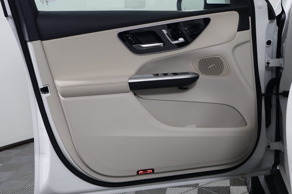 2026 Mercedes Benz GLC 300 photo 7