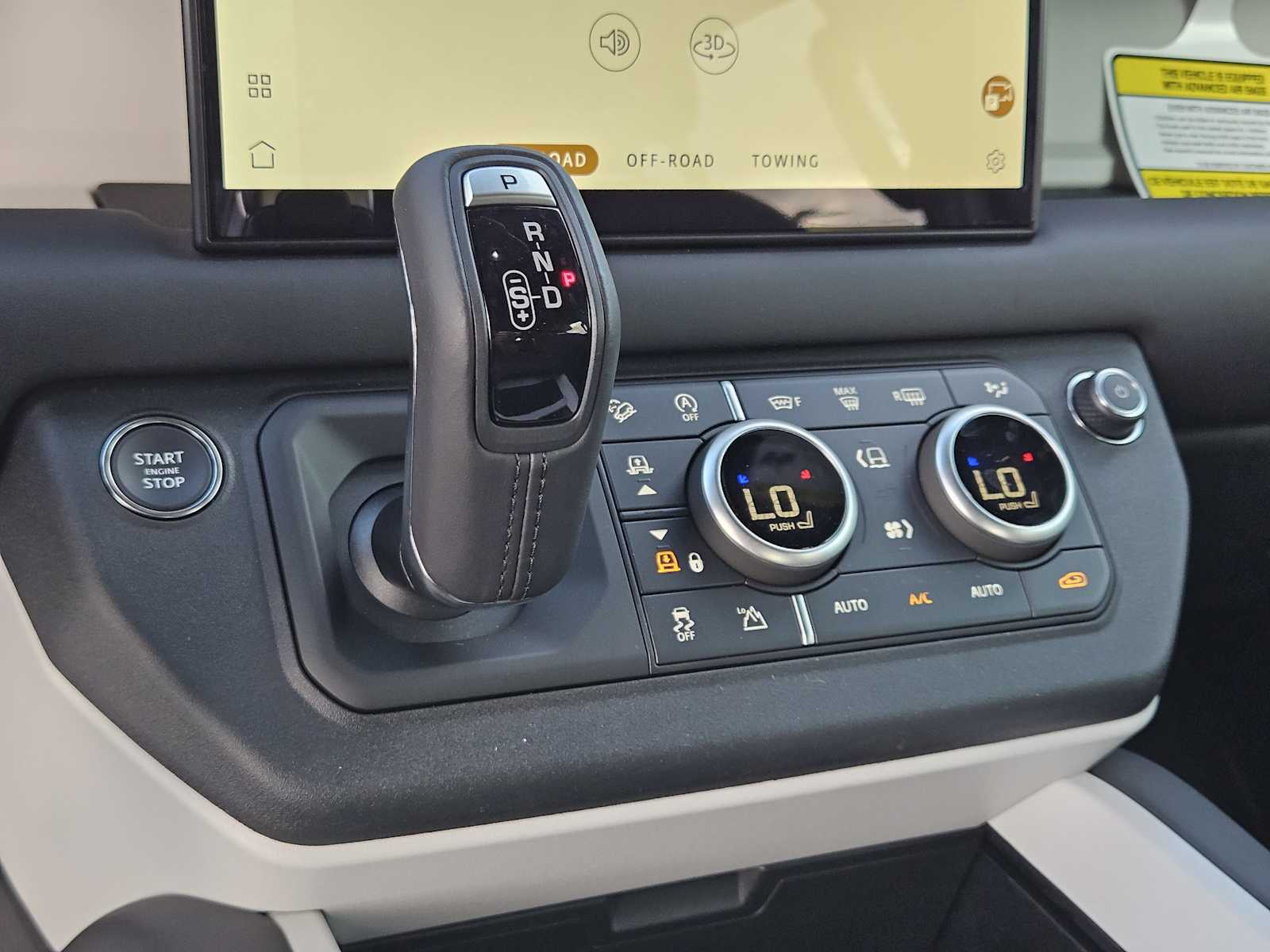 2025 Land Rover Defender 130 X-Dynamic SE photo 15