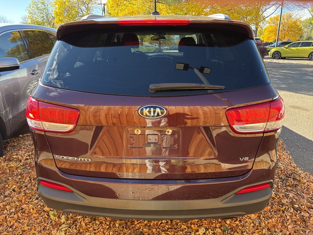 2018 Kia Sorento LX photo 2