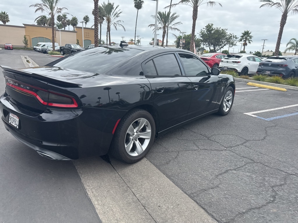 2017 Dodge Charger SXT photo 30