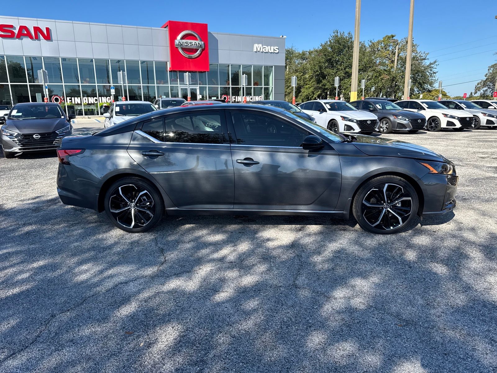 2025 Nissan Altima 2.5 SR photo 4