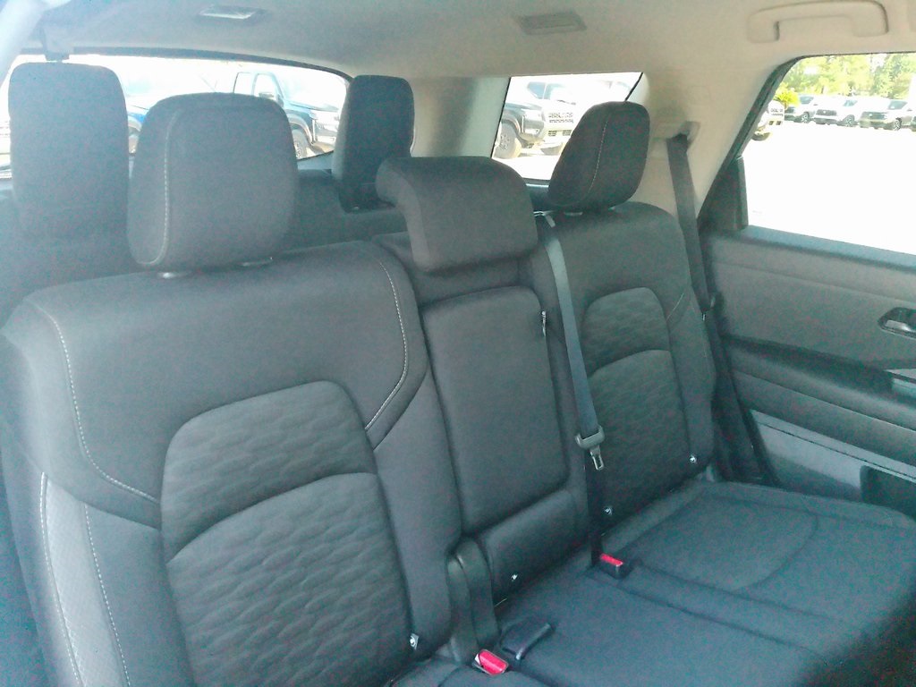 2023 Nissan Pathfinder SV photo 15