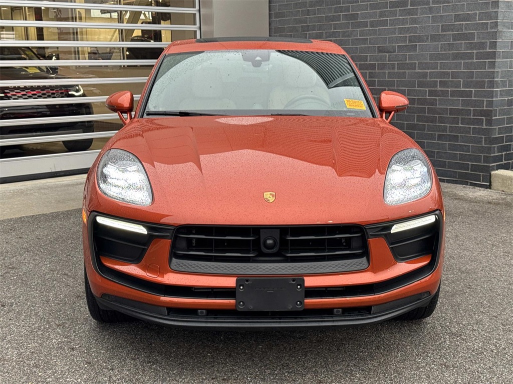 2024 Porsche Macan Base photo 2
