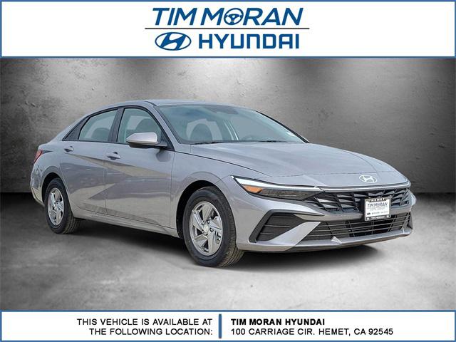 2025 Hyundai Elantra SE's photo