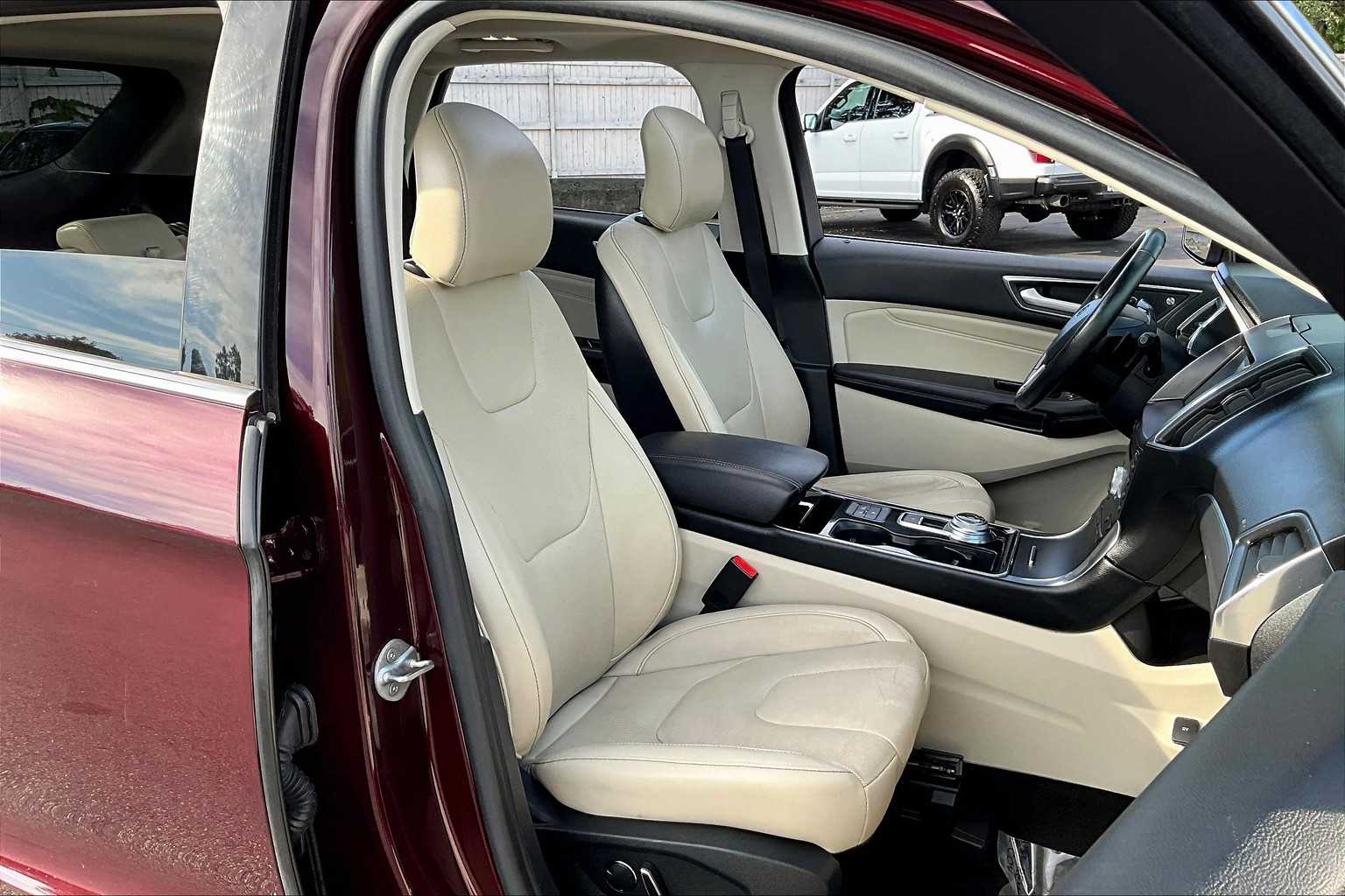2019 Ford Edge Titanium photo 8