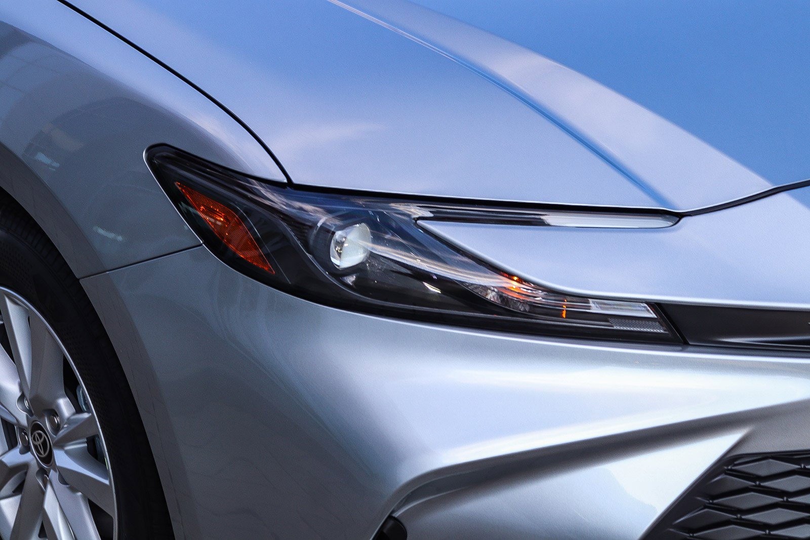 2025 Toyota Camry LE photo 4