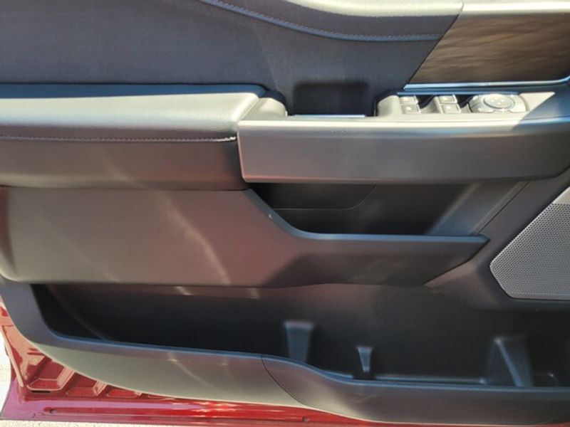 2024 Ford F-150 Lariat photo 25