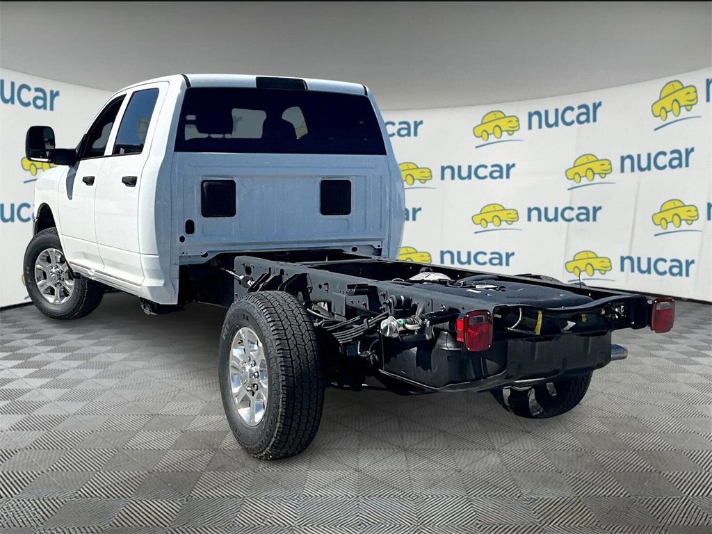 2025 Ram 3500 Tradesman photo 4