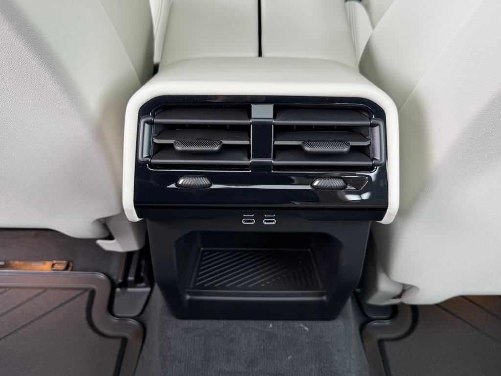 2026 Bmw 550e xDrive photo 15