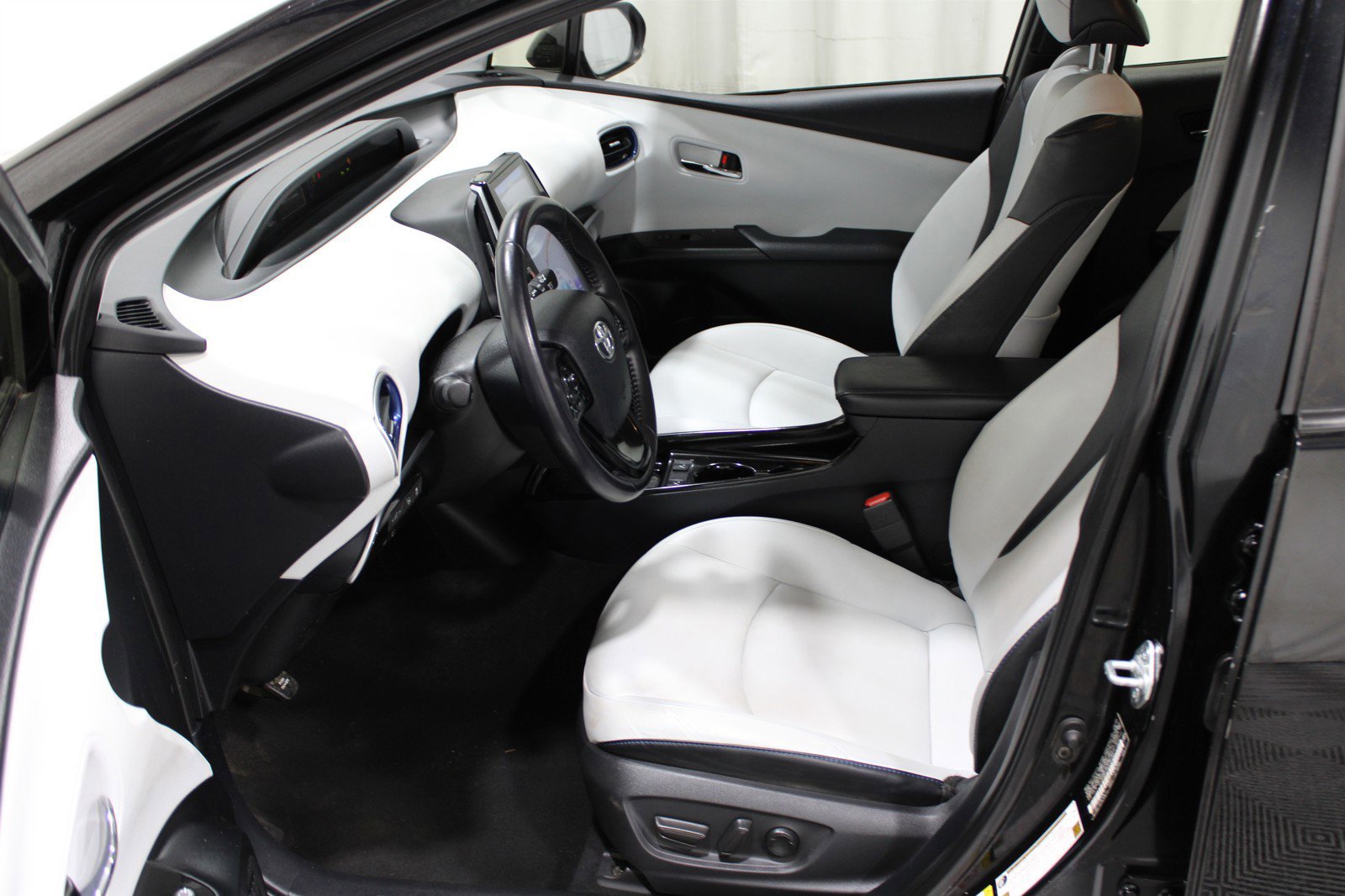 2021 Toyota Prius Limited photo 3