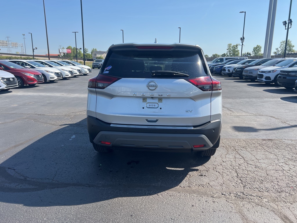 2022 Nissan Rogue SV photo 4