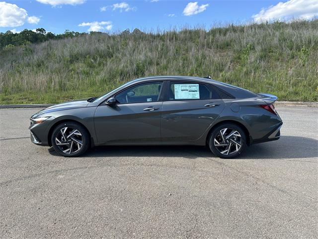 2025 Hyundai Elantra SEL Sport photo 2