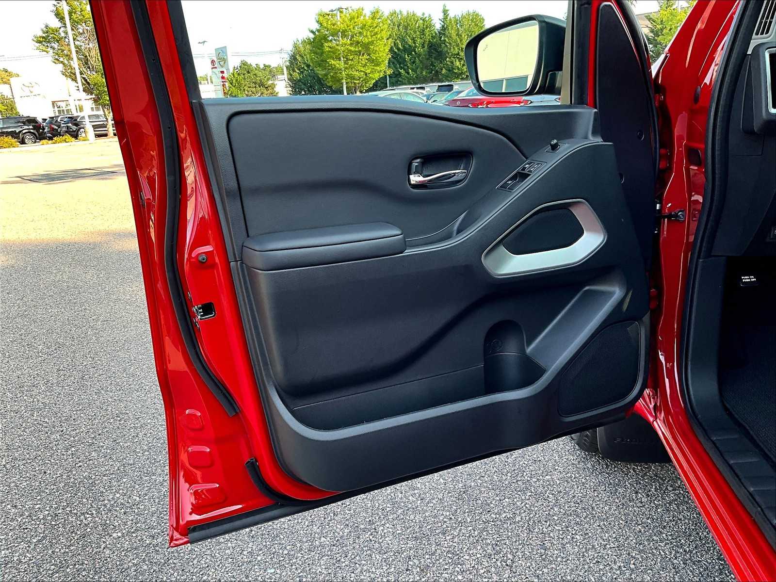 2025 Nissan Frontier SV photo 9