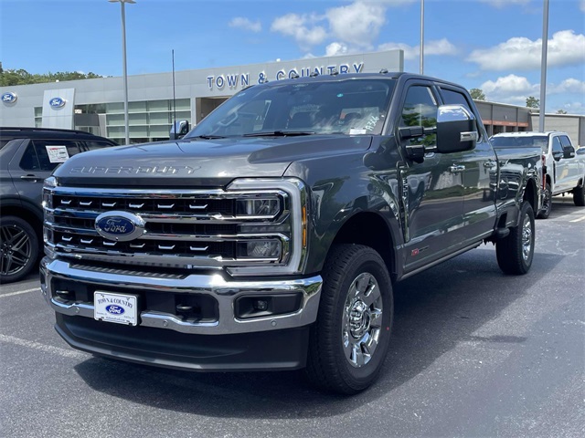 2025 Ford F-350 Lariat photo 3