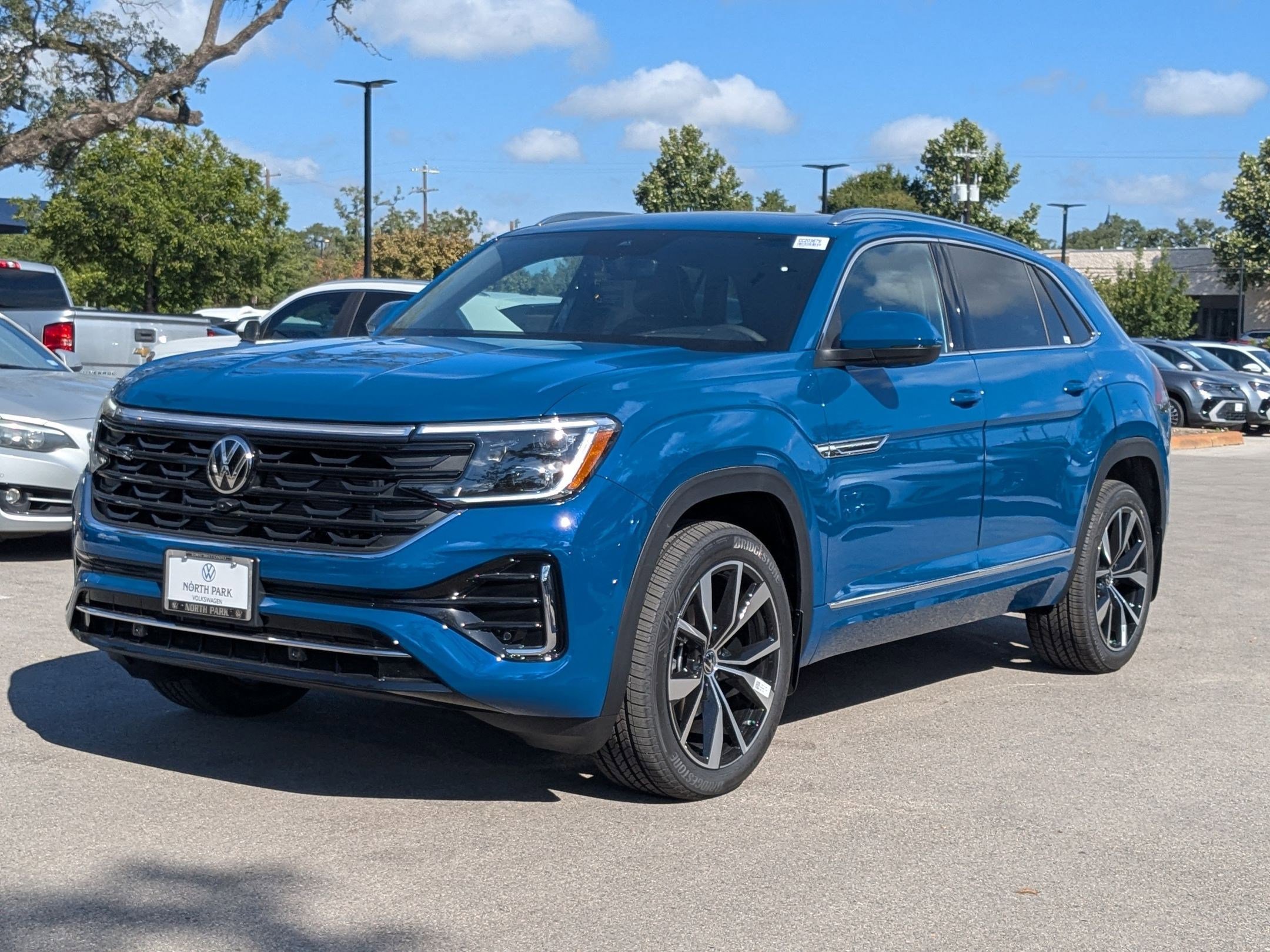 2026 Volkswagen Atlas Cross Sport SEL Premium R-Line photo 3
