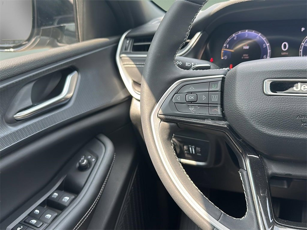2023 Jeep Grand Cherokee Altitude photo 12