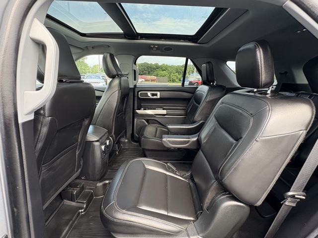 2022 Ford Explorer XLT photo 16