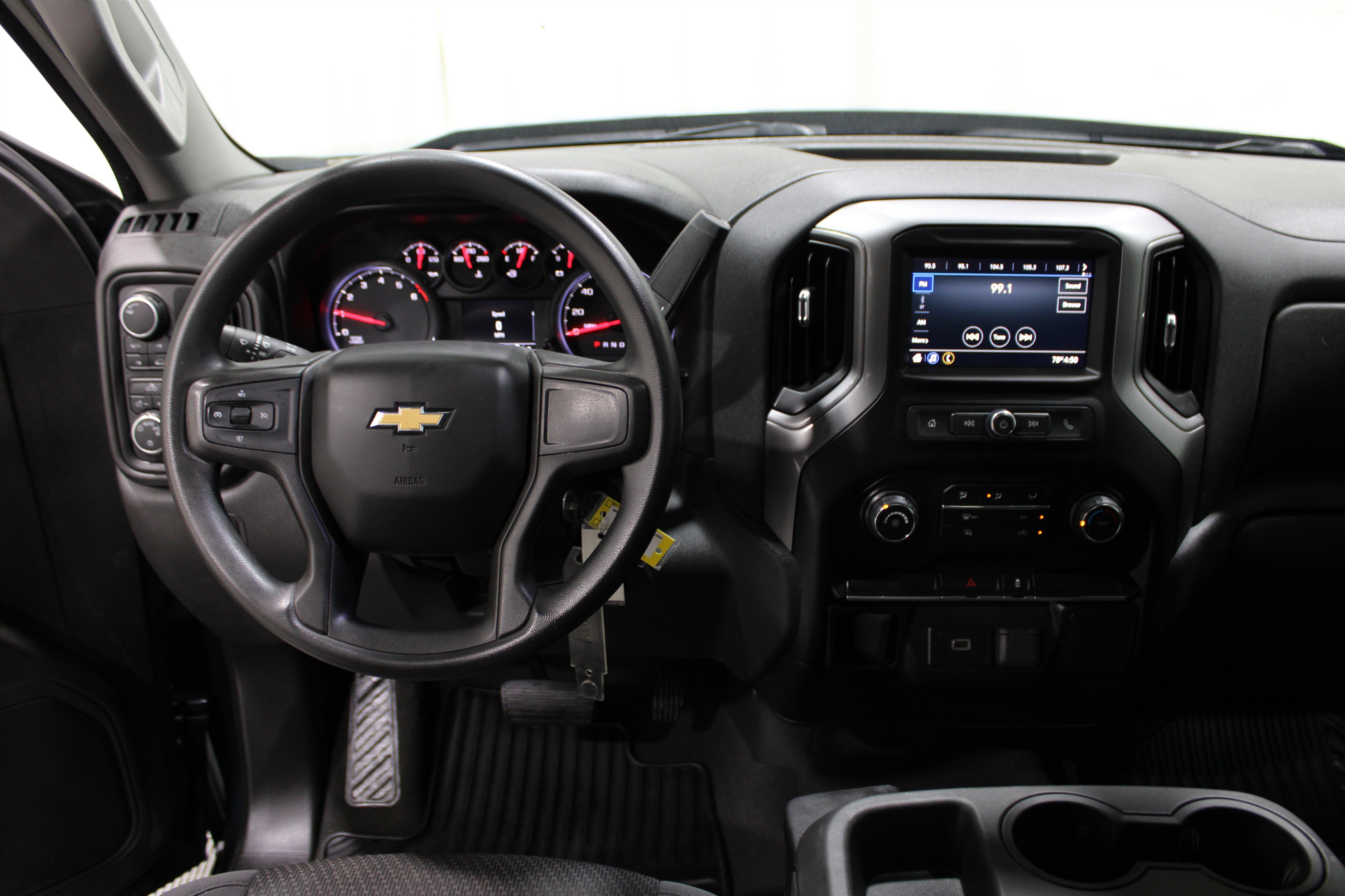 2020 Chevrolet Silverado 1500 Custom photo 2