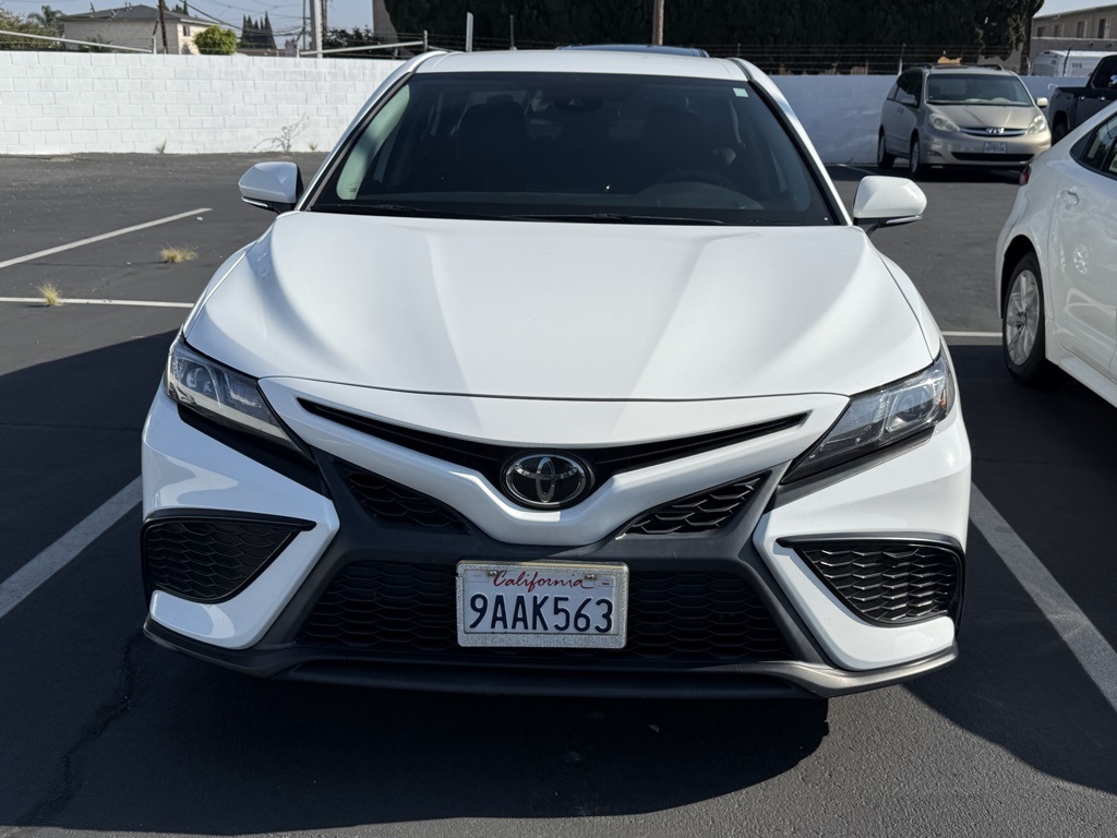 2022 Toyota Camry SE photo 2