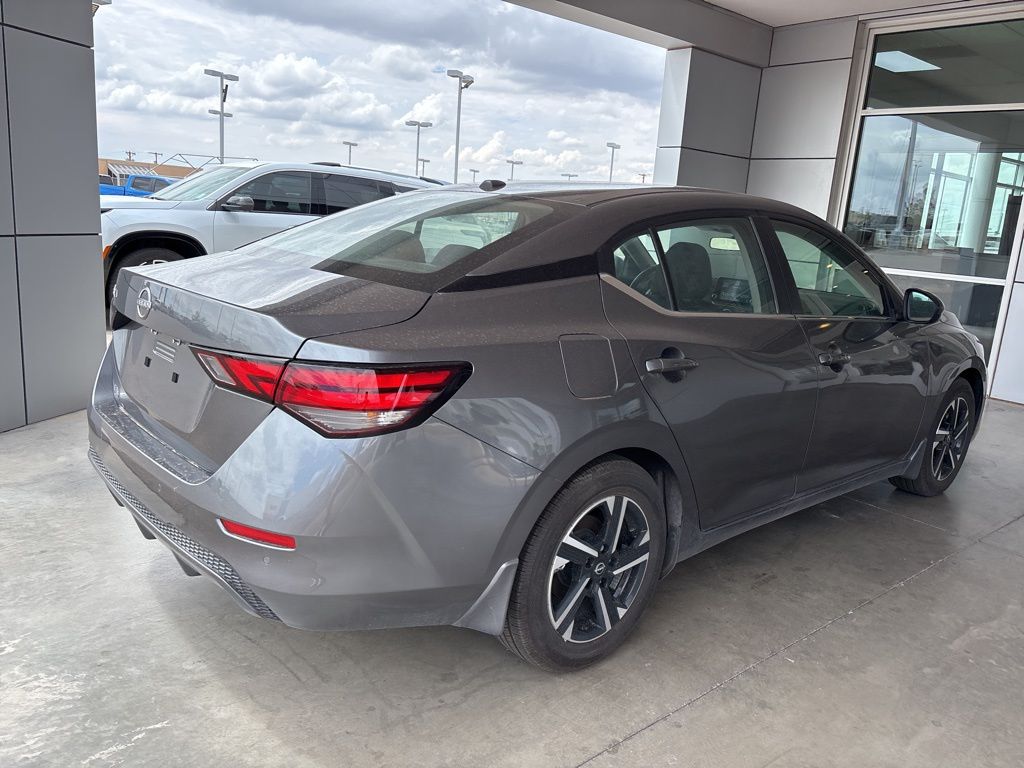 2025 Nissan Sentra SV photo 4