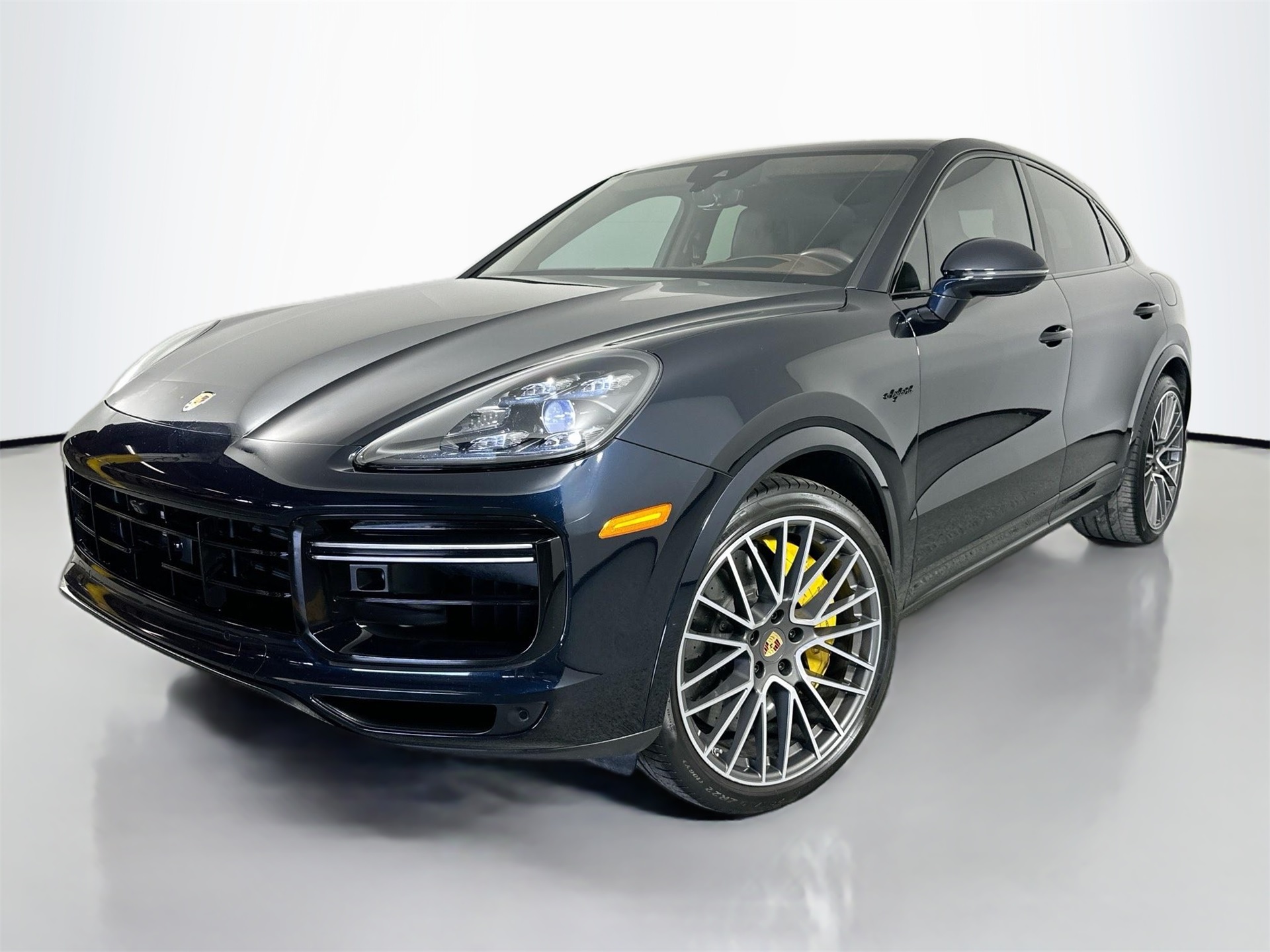 2023 Porsche Cayenne Coup Turbo S E-Hybrid's photo