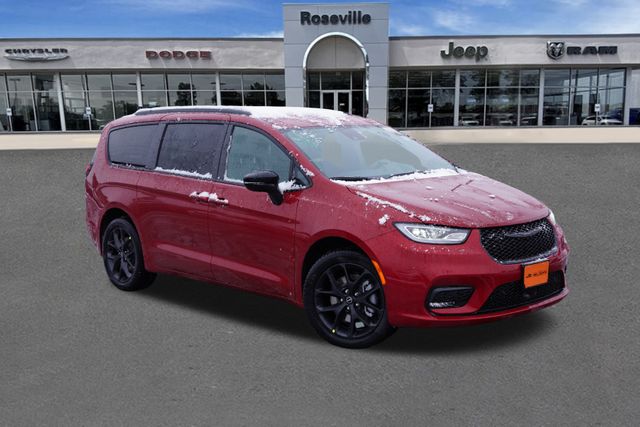 2026 Chrysler Pacifica Select's photo