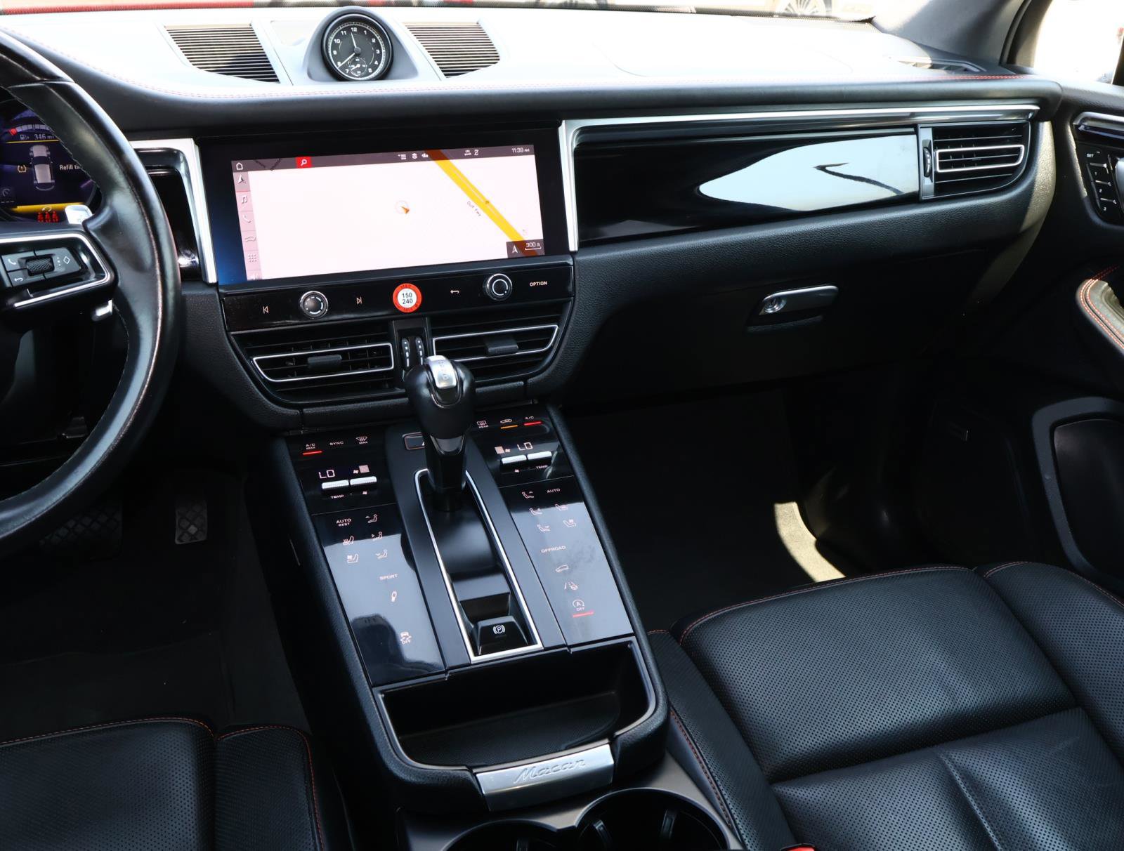 2023 Porsche Macan S photo 11