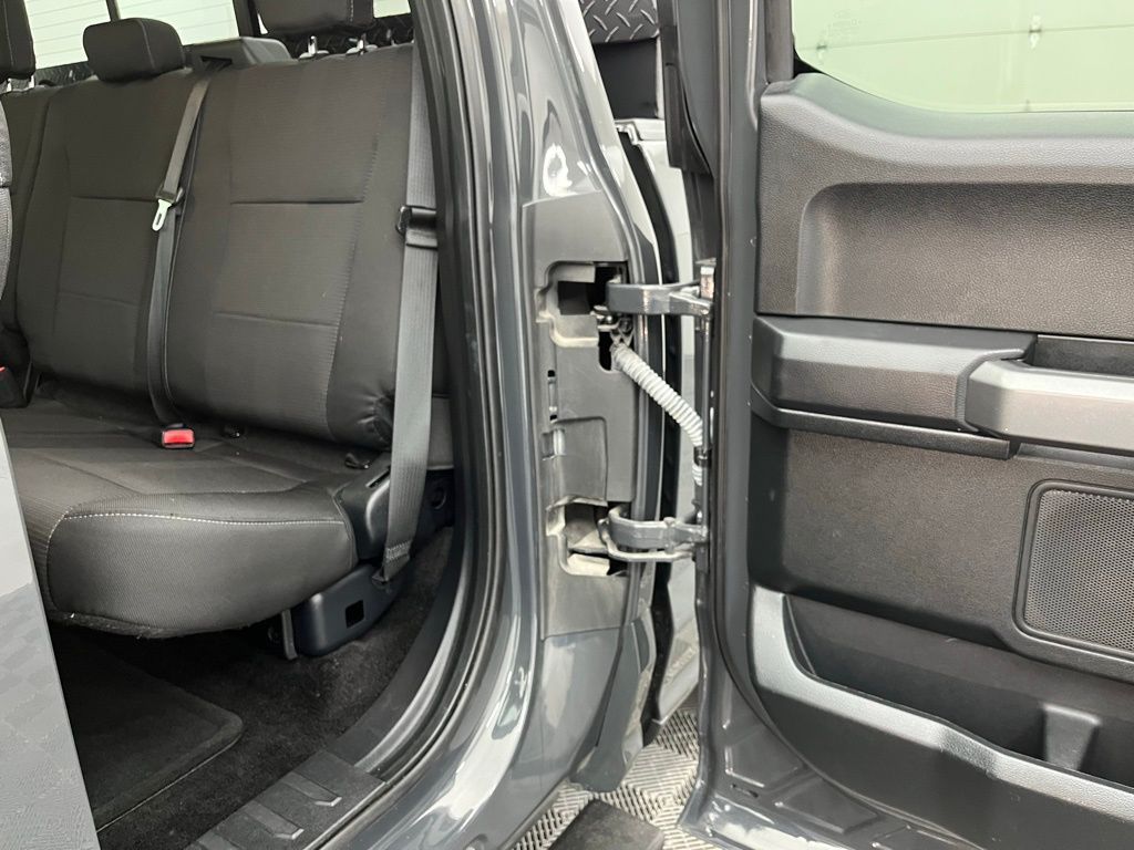 2016 Ford F-150 XLT photo 21