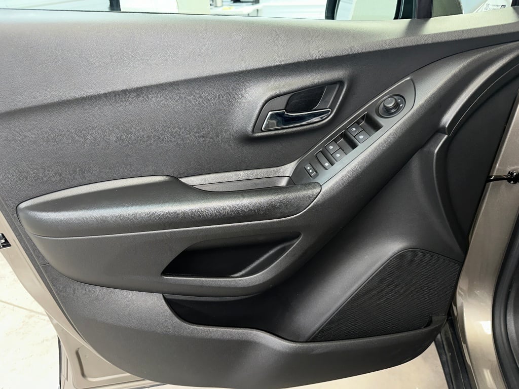 2022 Chevrolet Trax LT photo 4
