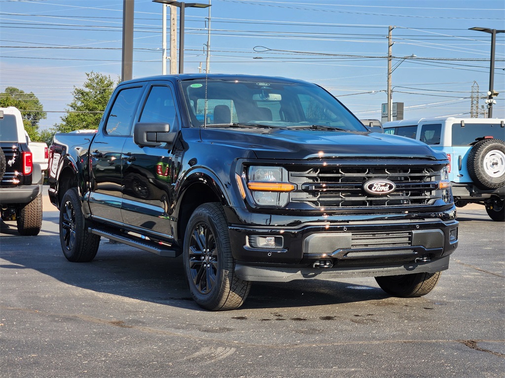 2025 Ford F-150 XLT photo 2