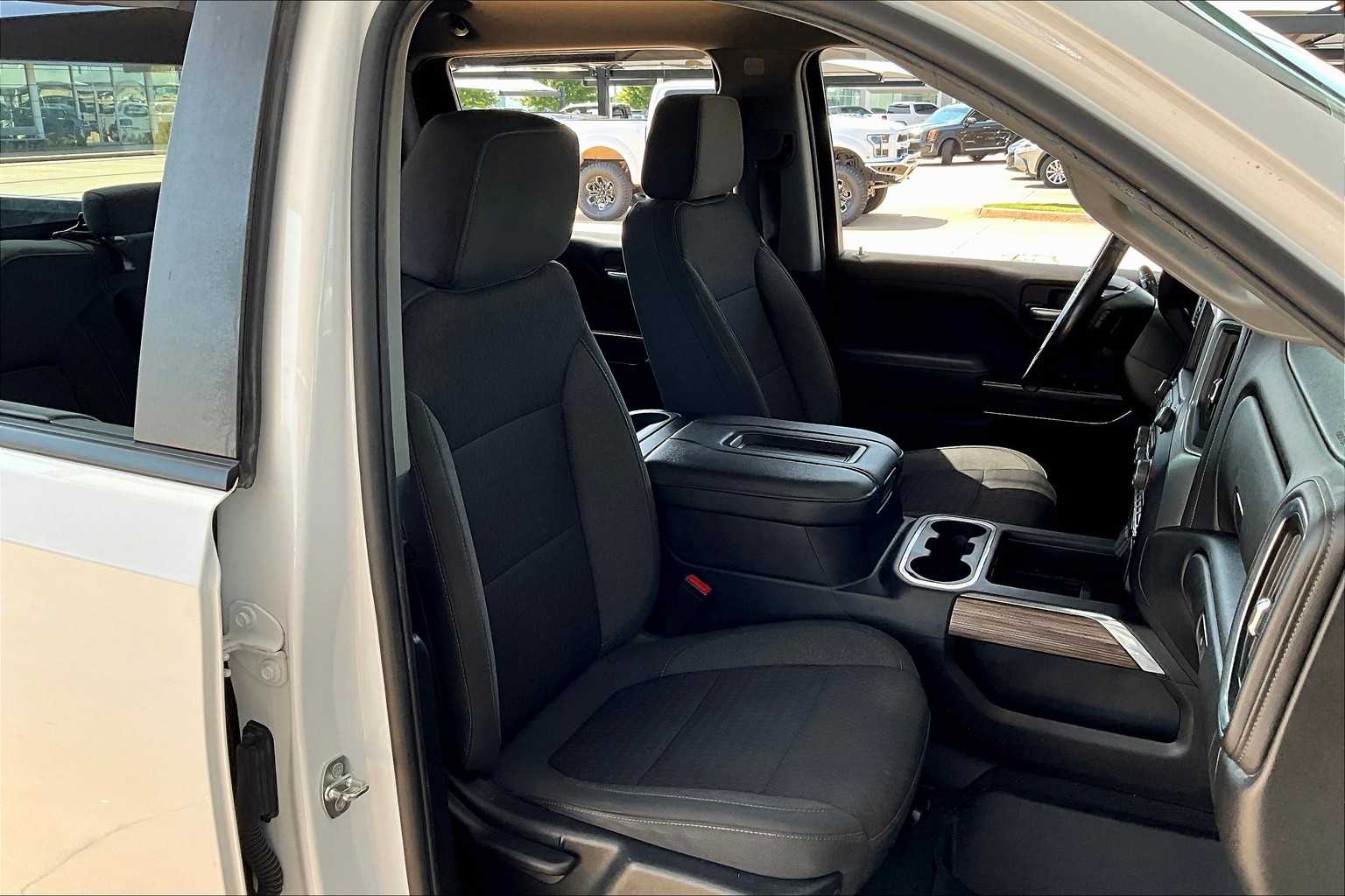 2022 Chevrolet Silverado 1500 RST photo 7