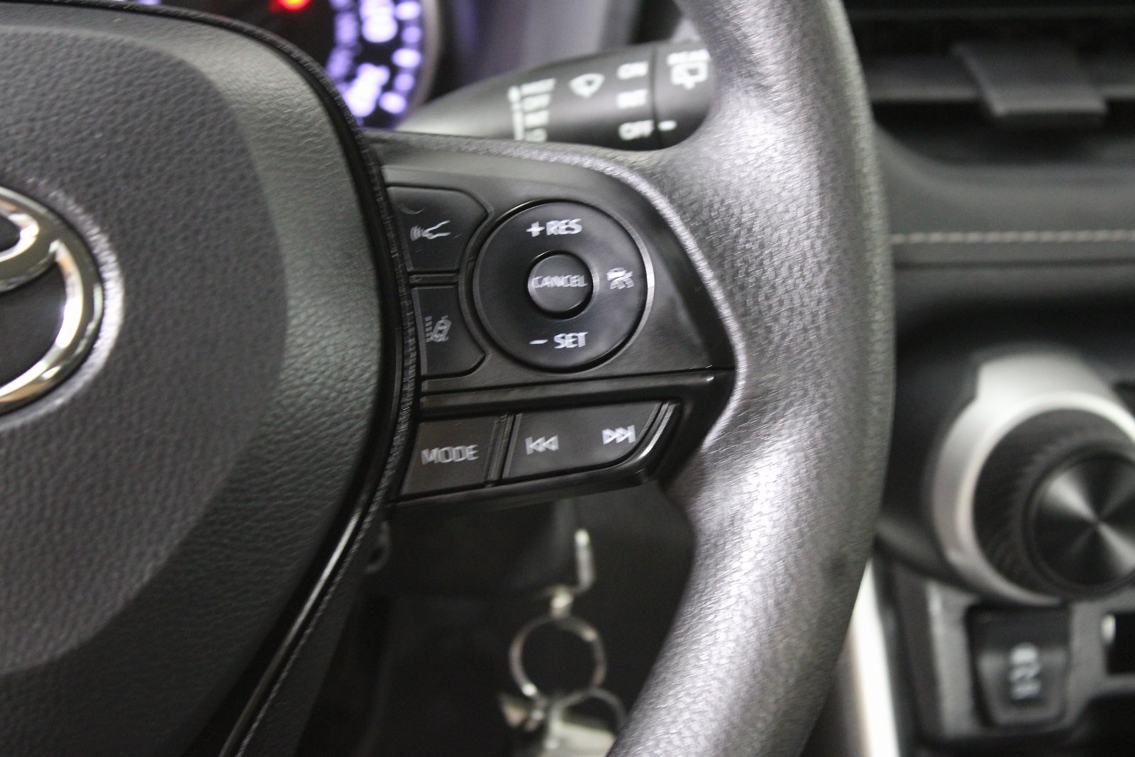 2019 Toyota RAV4 LE photo 19