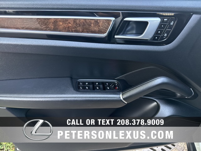 2019 Porsche Cayenne Base photo 23