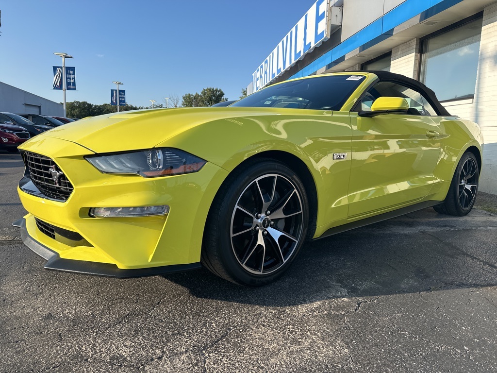 2021 Ford Mustang EcoBoost photo 2