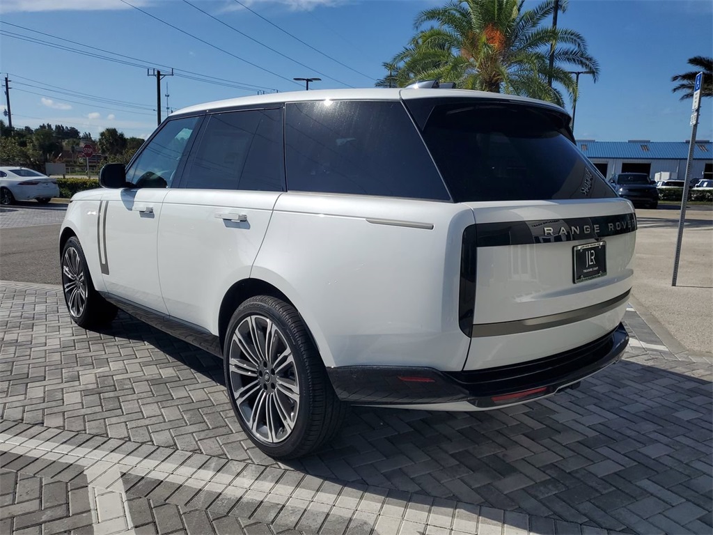 2025 Land Rover Range Rover SE photo 3