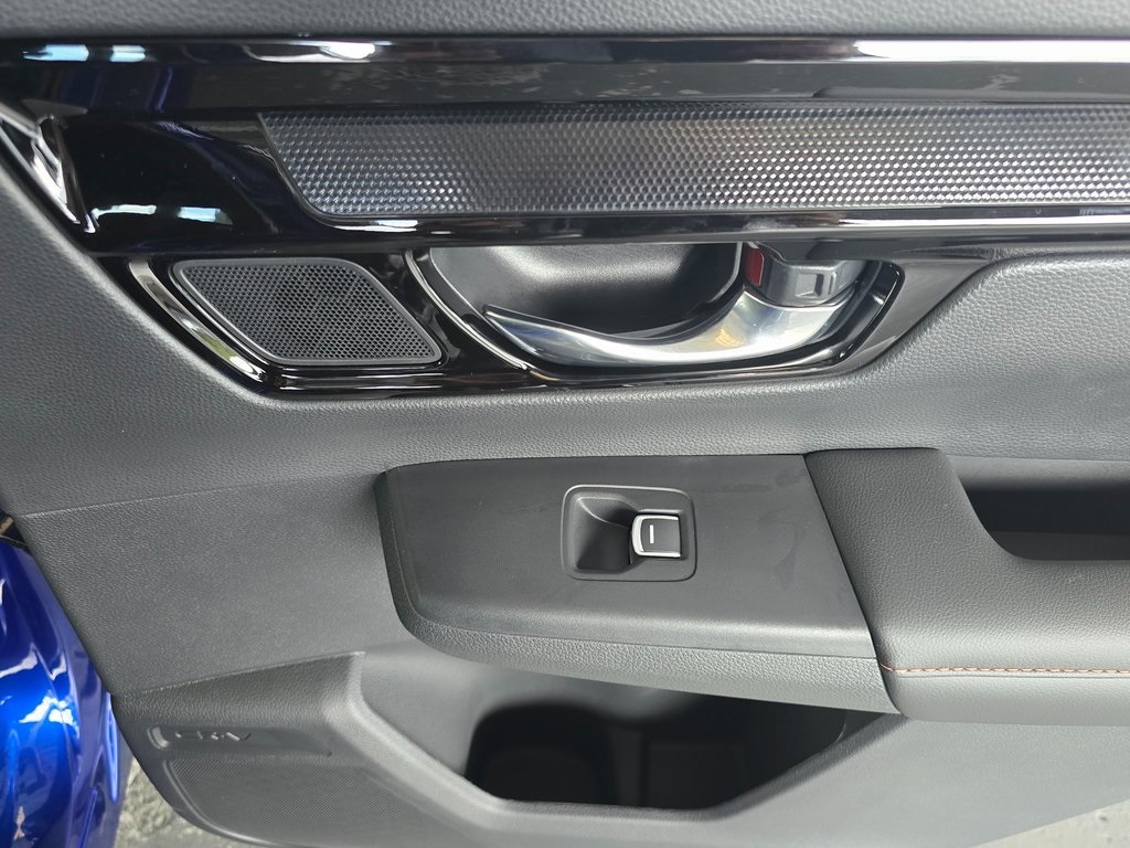 2025 Honda CR-V Hybrid Sport Touring photo 30
