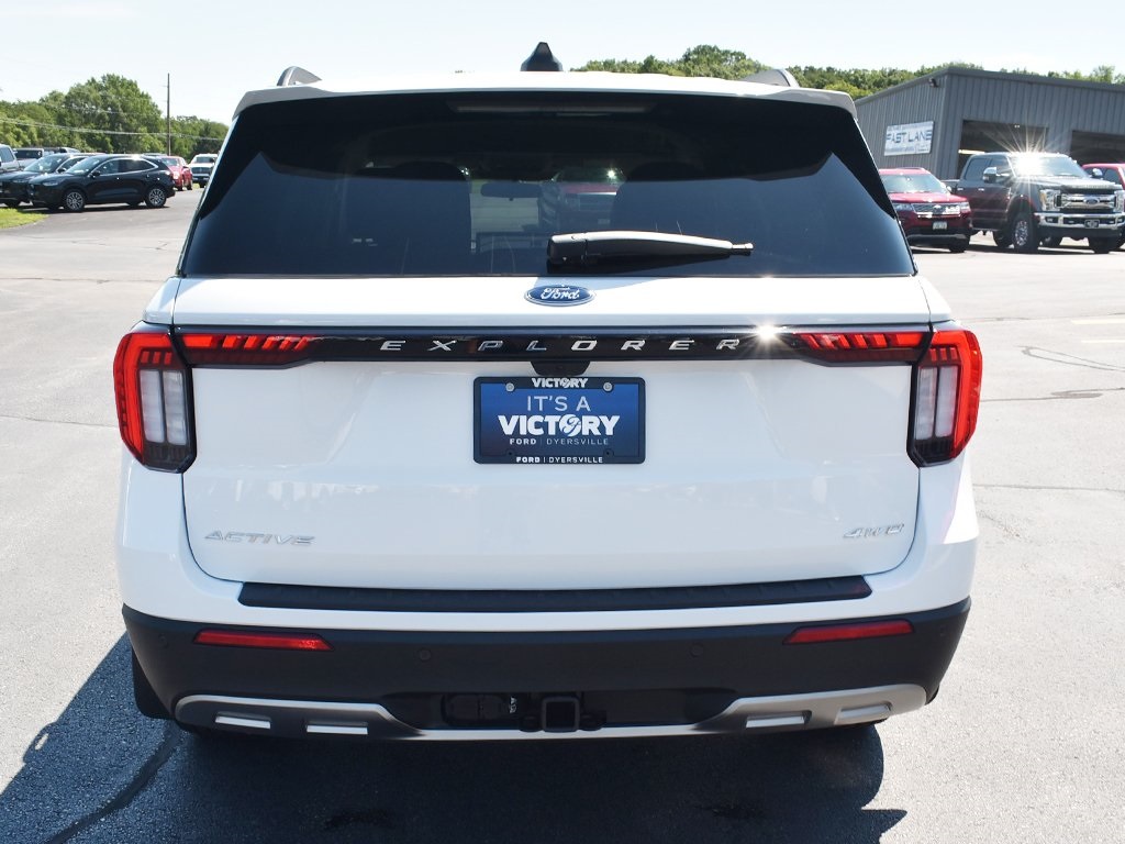 2025 Ford Explorer photo 24