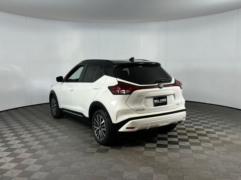 2023 Nissan Kicks SR photo 2