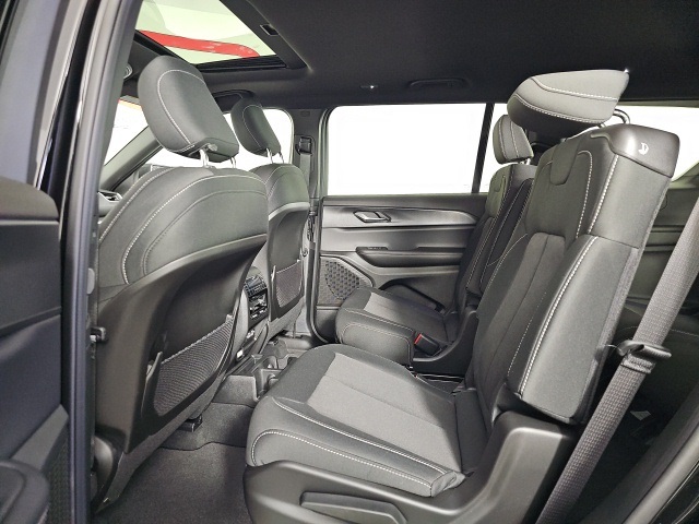 2025 Jeep Grand Cherokee Laredo X photo 25
