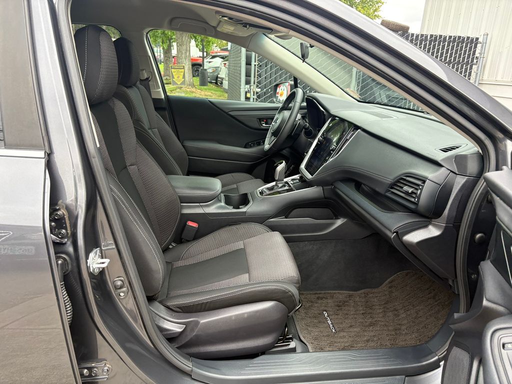 2022 Subaru Outback Premium photo 25
