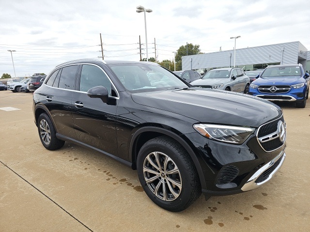 2026 Mercedes Benz GLC 300 4MATIC photo 2